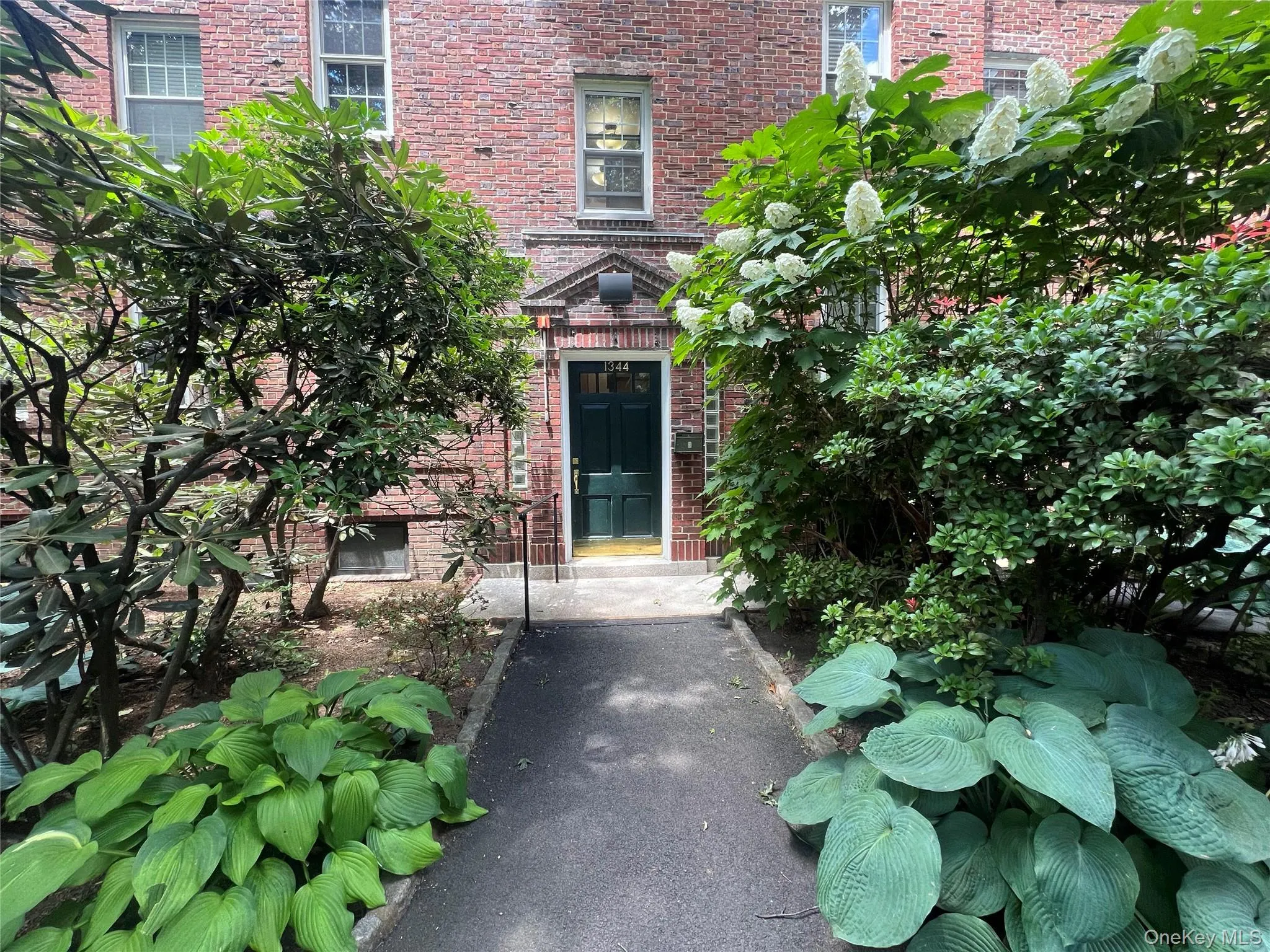 1344 Midland Avenue, Yonkers, NY, 1 Bedroom Bedrooms, 3 Rooms Rooms,1 BathroomBathrooms,Residential,For Rent,Midland,0,KEY1017359 1344 Midland Avenue, Yonkers, NY, 1 Bedroom Bedrooms, 3 Rooms Rooms,1 BathroomBathrooms,Residential,For Rent,Midland,0,KEY1017359