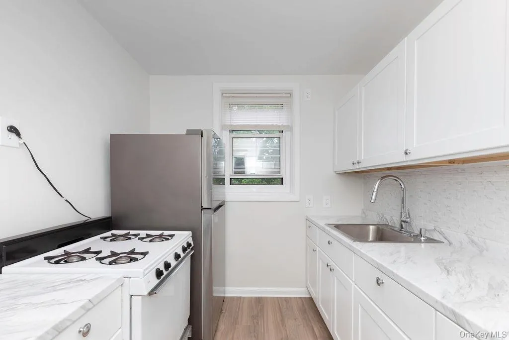 1344 Midland Avenue, Yonkers, NY, 1 Bedroom Bedrooms, 3 Rooms Rooms,1 BathroomBathrooms,Residential,For Rent,Midland,0,KEY1017359 1344 Midland Avenue, Yonkers, NY, 1 Bedroom Bedrooms, 3 Rooms Rooms,1 BathroomBathrooms,Residential,For Rent,Midland,0,KEY1017359