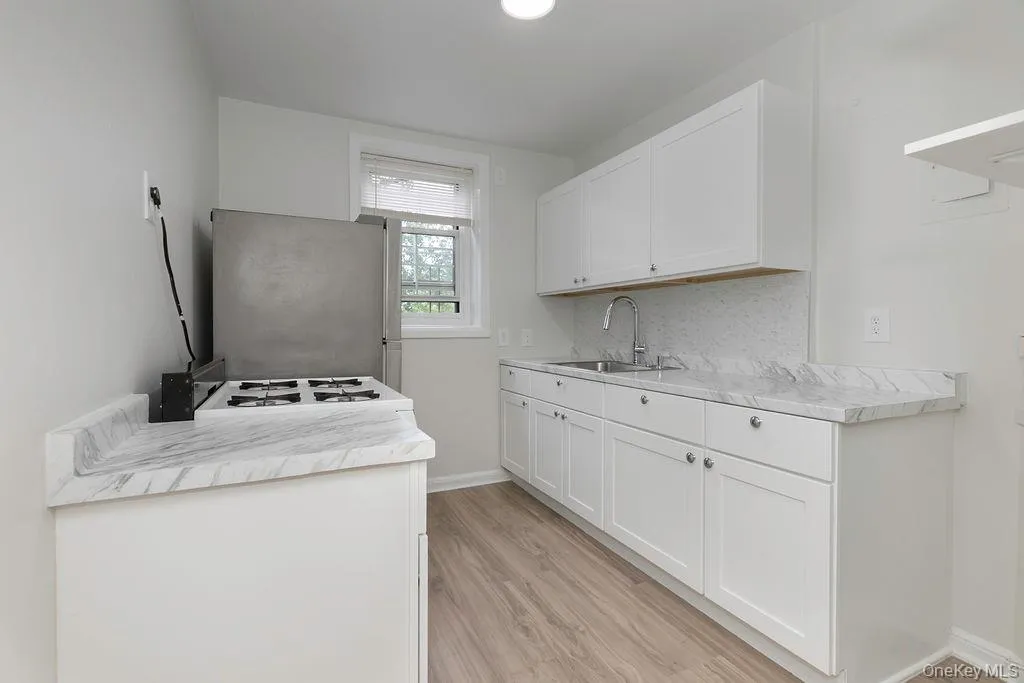 1344 Midland Avenue, Yonkers, NY, 1 Bedroom Bedrooms, 3 Rooms Rooms,1 BathroomBathrooms,Residential,For Rent,Midland,0,KEY1017359 1344 Midland Avenue, Yonkers, NY, 1 Bedroom Bedrooms, 3 Rooms Rooms,1 BathroomBathrooms,Residential,For Rent,Midland,0,KEY1017359