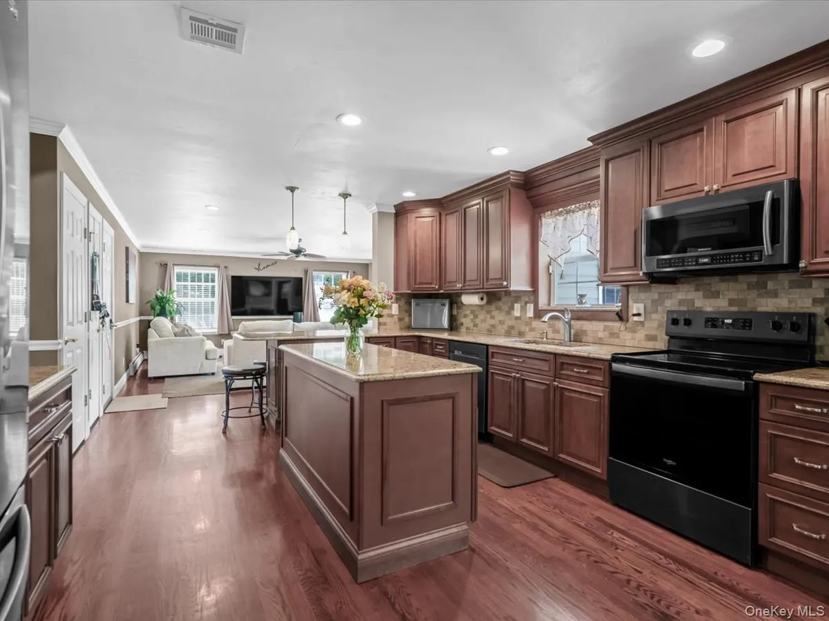 14 Tulip Avenue, Brookhaven, NY, 4 Bedrooms Bedrooms, 10 Rooms Rooms,2 BathroomsBathrooms,Residential,For Rent,Tulip,0,1017365 14 Tulip Avenue, Brookhaven, NY, 4 Bedrooms Bedrooms, 10 Rooms Rooms,2 BathroomsBathrooms,Residential,For Rent,Tulip,0,1017365
