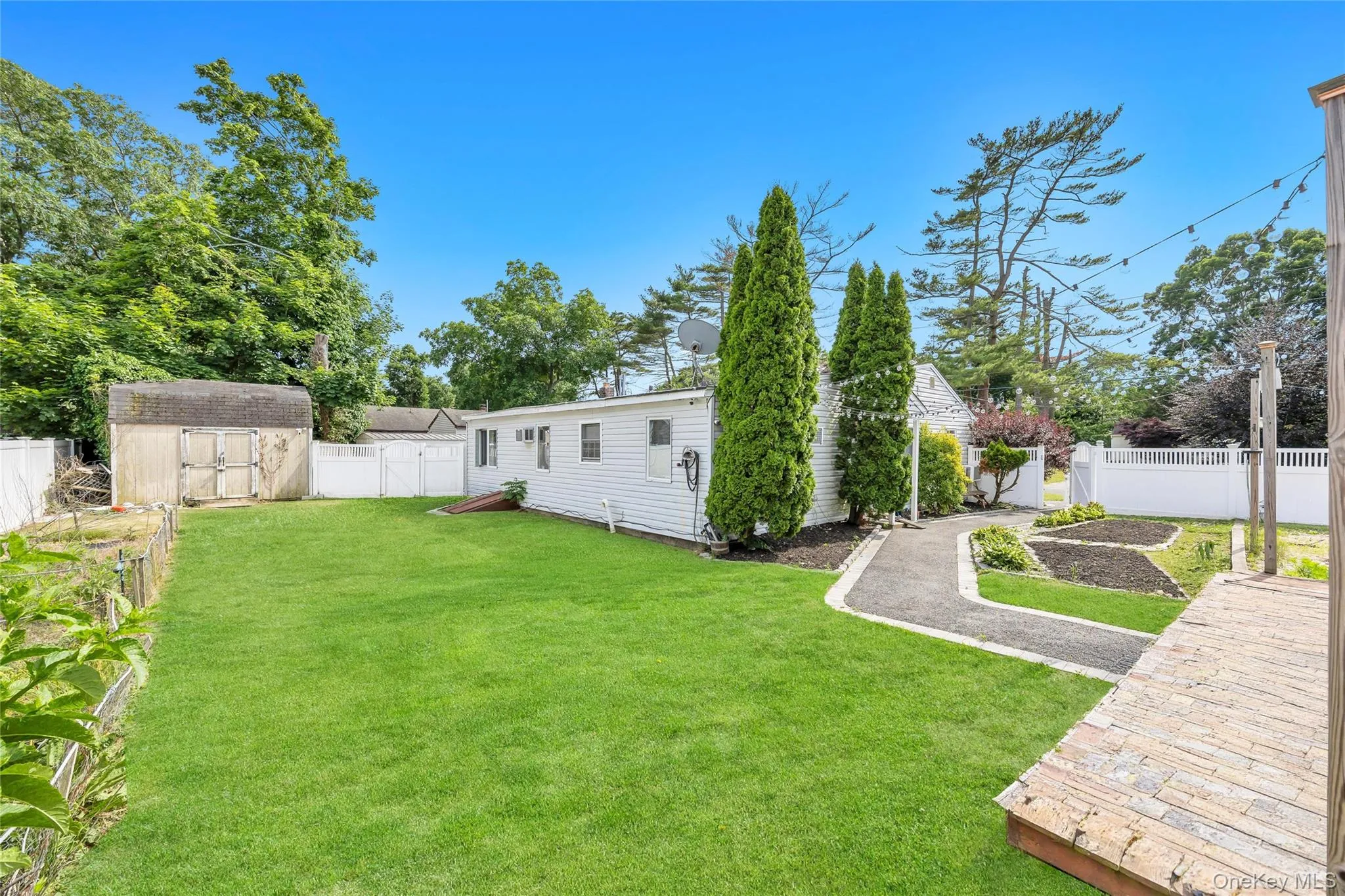 115 Dahlia Drive, Brookhaven, NY, 4 Bedrooms Bedrooms, 7 Rooms Rooms,2 BathroomsBathrooms,Residential,For Rent,Dahlia,0,KEY1017368 115 Dahlia Drive, Brookhaven, NY, 4 Bedrooms Bedrooms, 7 Rooms Rooms,2 BathroomsBathrooms,Residential,For Rent,Dahlia,0,KEY1017368
