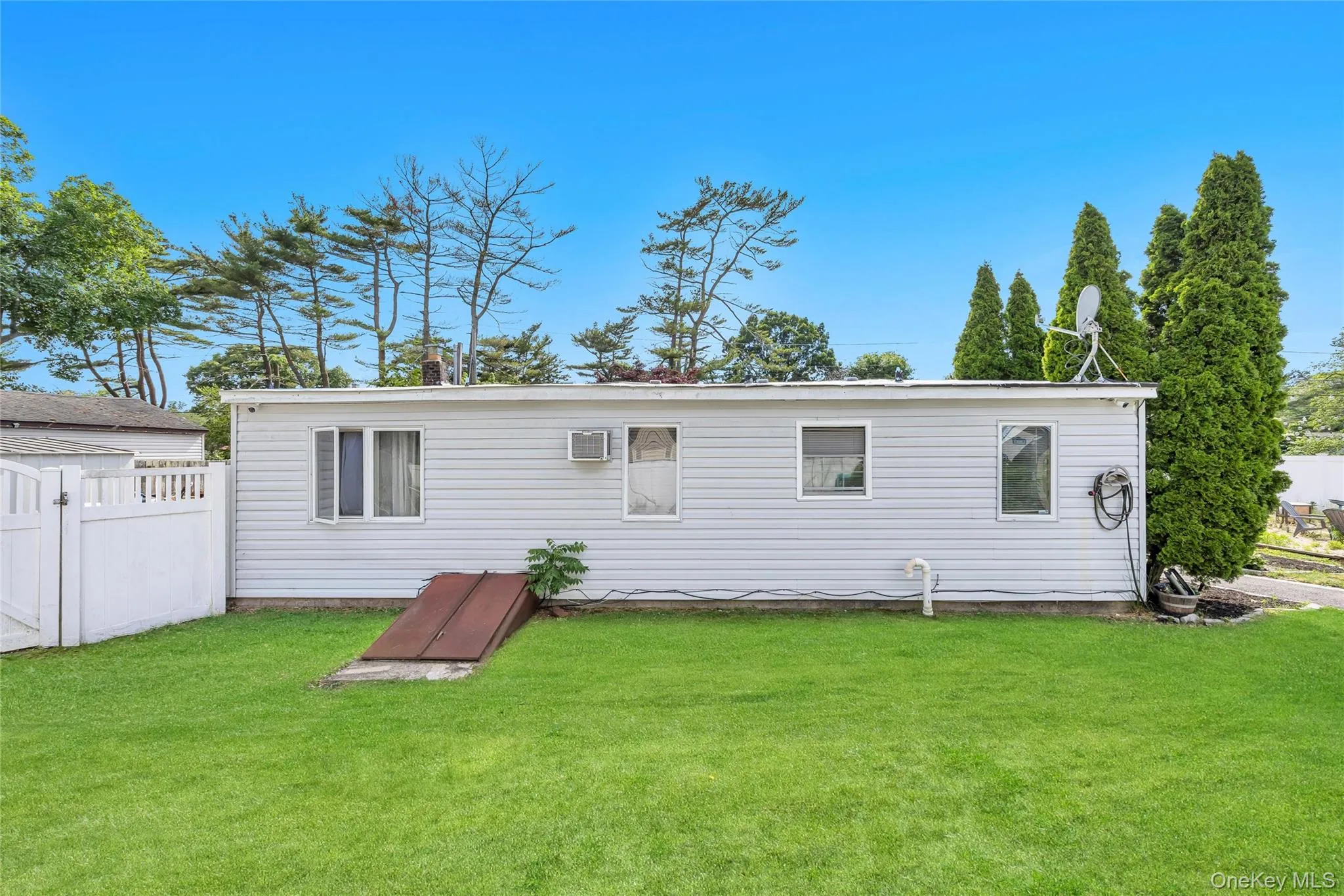 115 Dahlia Drive, Brookhaven, NY, 4 Bedrooms Bedrooms, 7 Rooms Rooms,2 BathroomsBathrooms,Residential,For Rent,Dahlia,0,KEY1017368 115 Dahlia Drive, Brookhaven, NY, 4 Bedrooms Bedrooms, 7 Rooms Rooms,2 BathroomsBathrooms,Residential,For Rent,Dahlia,0,KEY1017368