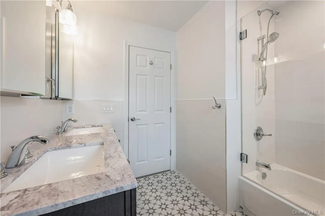 11 Park Avenue, Harrison, NY, 4 Bedrooms Bedrooms, 7 Rooms Rooms,3 BathroomsBathrooms,Residential Lease,For Rent,Park,0,KEY1017377 11 Park Avenue, Harrison, NY, 4 Bedrooms Bedrooms, 7 Rooms Rooms,3 BathroomsBathrooms,Residential Lease,For Rent,Park,0,KEY1017377