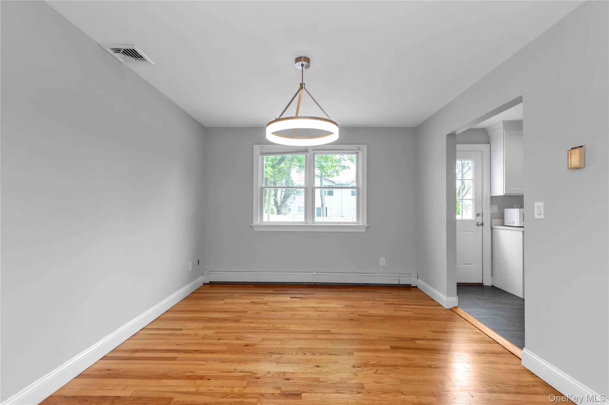 38 Dunes Lane, North Hempstead, NY, 3 Bedrooms Bedrooms, 6 Rooms Rooms,1 BathroomBathrooms,Residential Lease,For Rent,Dunes,0,1017385 38 Dunes Lane, North Hempstead, NY, 3 Bedrooms Bedrooms, 6 Rooms Rooms,1 BathroomBathrooms,Residential Lease,For Rent,Dunes,0,1017385