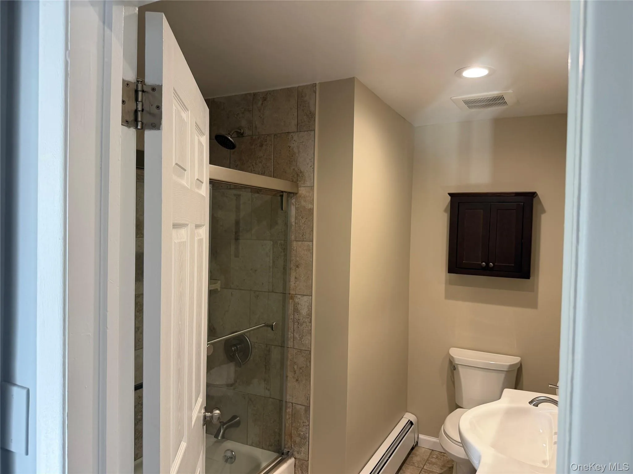 671 Main Street, Oyster Bay, NY, 2 Bedrooms Bedrooms, 4 Rooms Rooms,1 BathroomBathrooms,Residential Lease,For Rent,Main,0,1017390 671 Main Street, Oyster Bay, NY, 2 Bedrooms Bedrooms, 4 Rooms Rooms,1 BathroomBathrooms,Residential Lease,For Rent,Main,0,1017390