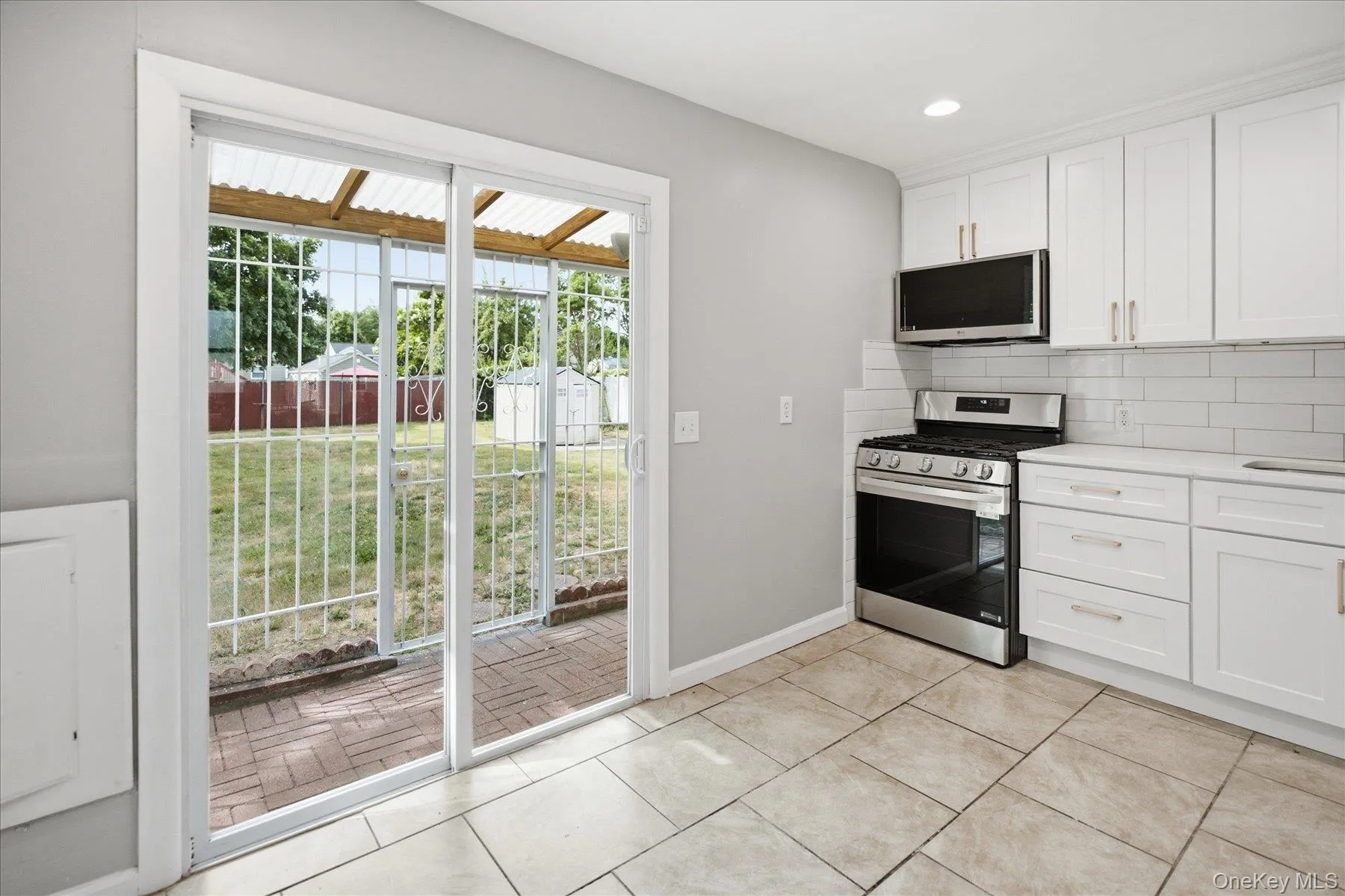42 Bradley Street, Islip, NY, 6 Bedrooms Bedrooms, 10 Rooms Rooms,2 BathroomsBathrooms,Residential,For Rent,Bradley,0,1017391 42 Bradley Street, Islip, NY, 6 Bedrooms Bedrooms, 10 Rooms Rooms,2 BathroomsBathrooms,Residential,For Rent,Bradley,0,1017391