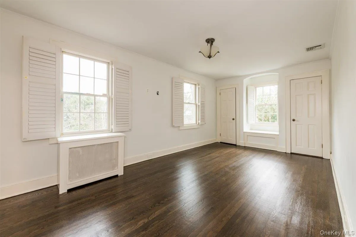 16 Lodge Road, North Hempstead, NY, 4 Bedrooms Bedrooms, 9 Rooms Rooms,3 BathroomsBathrooms,Residential Lease,For Rent,Lodge,0,1017397 16 Lodge Road, North Hempstead, NY, 4 Bedrooms Bedrooms, 9 Rooms Rooms,3 BathroomsBathrooms,Residential Lease,For Rent,Lodge,0,1017397