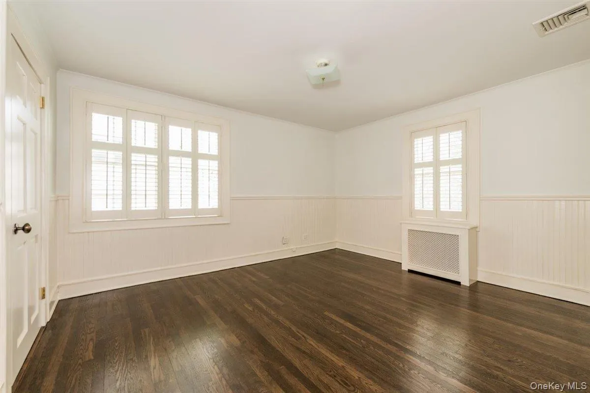 16 Lodge Road, North Hempstead, NY, 4 Bedrooms Bedrooms, 9 Rooms Rooms,3 BathroomsBathrooms,Residential Lease,For Rent,Lodge,0,1017397 16 Lodge Road, North Hempstead, NY, 4 Bedrooms Bedrooms, 9 Rooms Rooms,3 BathroomsBathrooms,Residential Lease,For Rent,Lodge,0,1017397