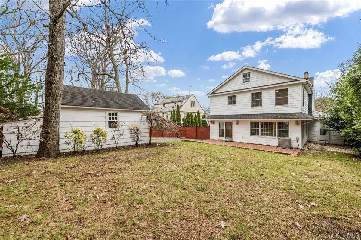 16 Lodge Road, North Hempstead, NY, 4 Bedrooms Bedrooms, 9 Rooms Rooms,3 BathroomsBathrooms,Residential Lease,For Rent,Lodge,0,1017397 16 Lodge Road, North Hempstead, NY, 4 Bedrooms Bedrooms, 9 Rooms Rooms,3 BathroomsBathrooms,Residential Lease,For Rent,Lodge,0,1017397