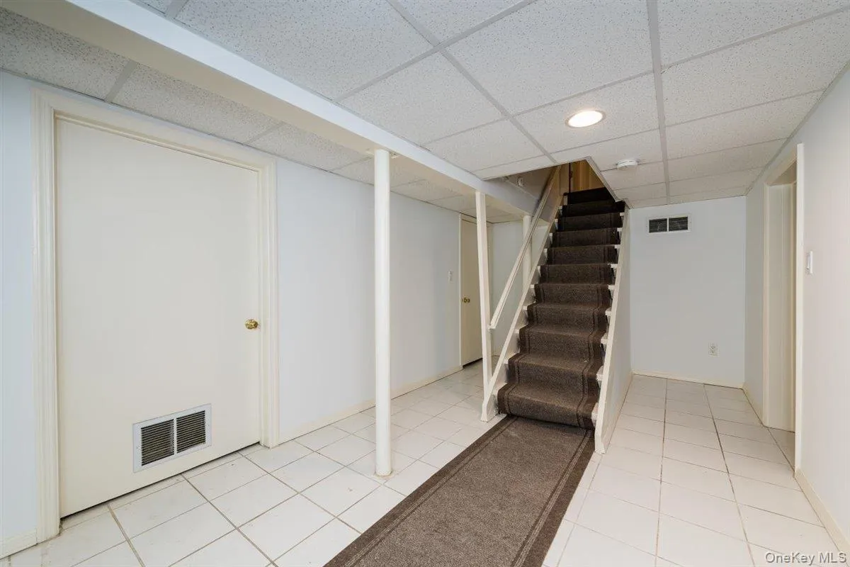 16 Lodge Road, North Hempstead, NY, 4 Bedrooms Bedrooms, 9 Rooms Rooms,3 BathroomsBathrooms,Residential Lease,For Rent,Lodge,0,1017397 16 Lodge Road, North Hempstead, NY, 4 Bedrooms Bedrooms, 9 Rooms Rooms,3 BathroomsBathrooms,Residential Lease,For Rent,Lodge,0,1017397