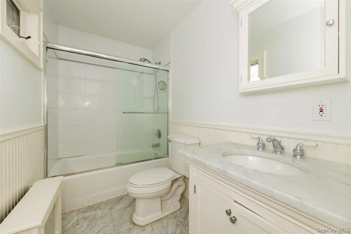 16 Lodge Road, North Hempstead, NY, 4 Bedrooms Bedrooms, 9 Rooms Rooms,3 BathroomsBathrooms,Residential Lease,For Rent,Lodge,0,1017397 16 Lodge Road, North Hempstead, NY, 4 Bedrooms Bedrooms, 9 Rooms Rooms,3 BathroomsBathrooms,Residential Lease,For Rent,Lodge,0,1017397
