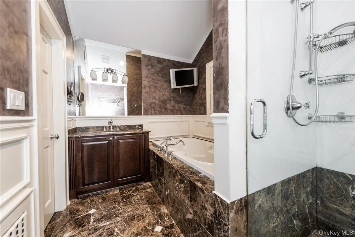 16 Lodge Road, North Hempstead, NY, 4 Bedrooms Bedrooms, 9 Rooms Rooms,3 BathroomsBathrooms,Residential Lease,For Rent,Lodge,0,1017397 16 Lodge Road, North Hempstead, NY, 4 Bedrooms Bedrooms, 9 Rooms Rooms,3 BathroomsBathrooms,Residential Lease,For Rent,Lodge,0,1017397