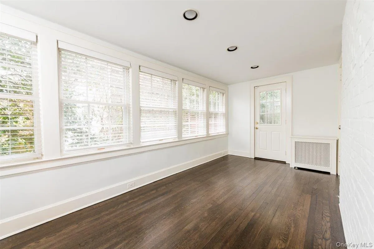 16 Lodge Road, North Hempstead, NY, 4 Bedrooms Bedrooms, 9 Rooms Rooms,3 BathroomsBathrooms,Residential Lease,For Rent,Lodge,0,1017397 16 Lodge Road, North Hempstead, NY, 4 Bedrooms Bedrooms, 9 Rooms Rooms,3 BathroomsBathrooms,Residential Lease,For Rent,Lodge,0,1017397