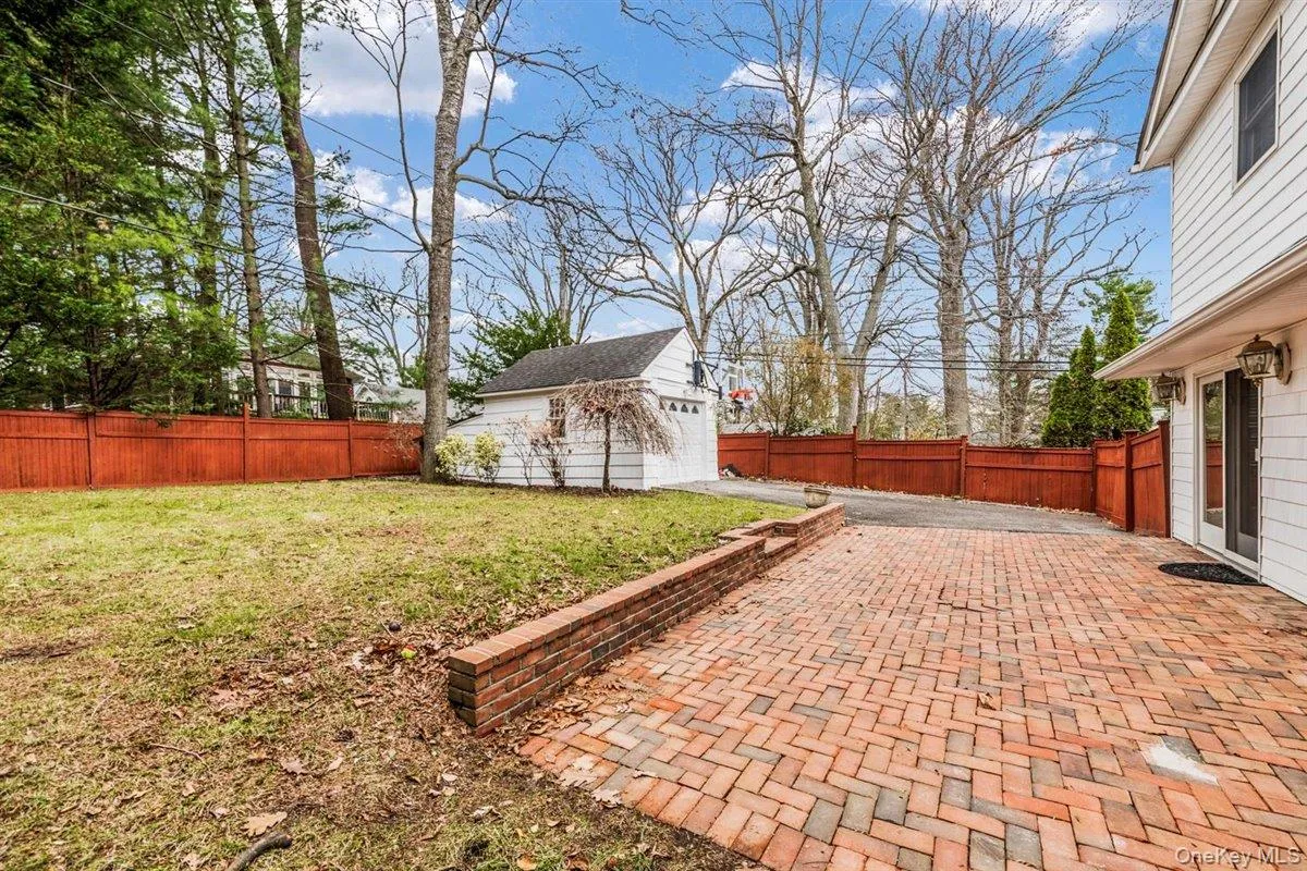 16 Lodge Road, North Hempstead, NY, 4 Bedrooms Bedrooms, 9 Rooms Rooms,3 BathroomsBathrooms,Residential Lease,For Rent,Lodge,0,1017397 16 Lodge Road, North Hempstead, NY, 4 Bedrooms Bedrooms, 9 Rooms Rooms,3 BathroomsBathrooms,Residential Lease,For Rent,Lodge,0,1017397