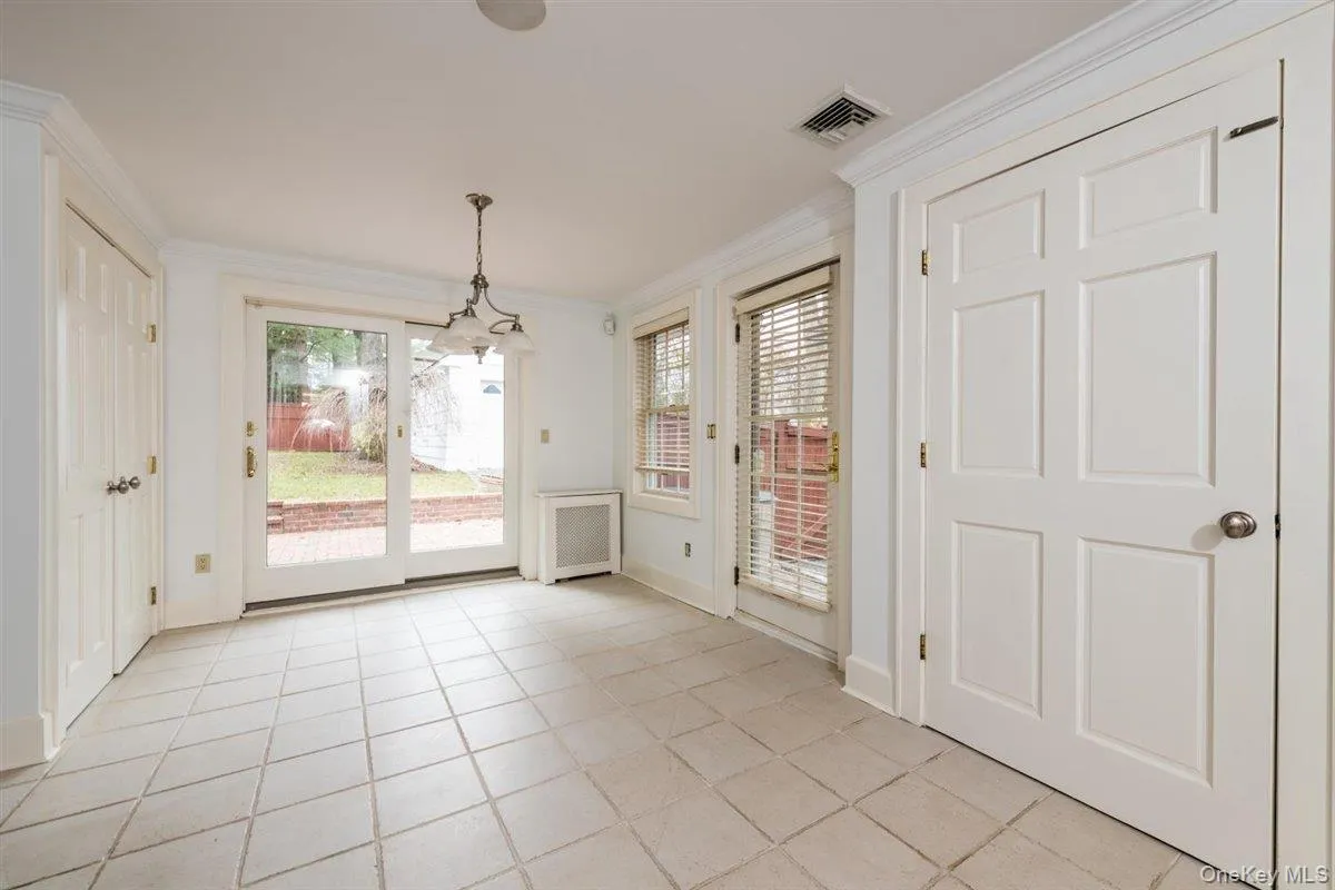 16 Lodge Road, North Hempstead, NY, 4 Bedrooms Bedrooms, 9 Rooms Rooms,3 BathroomsBathrooms,Residential Lease,For Rent,Lodge,0,1017397 16 Lodge Road, North Hempstead, NY, 4 Bedrooms Bedrooms, 9 Rooms Rooms,3 BathroomsBathrooms,Residential Lease,For Rent,Lodge,0,1017397