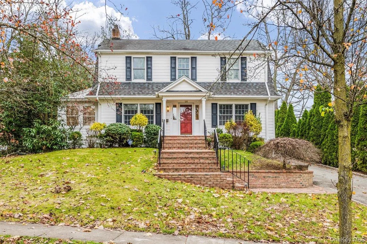16 Lodge Road, North Hempstead, NY, 4 Bedrooms Bedrooms, 9 Rooms Rooms,3 BathroomsBathrooms,Residential Lease,For Rent,Lodge,0,1017397 16 Lodge Road, North Hempstead, NY, 4 Bedrooms Bedrooms, 9 Rooms Rooms,3 BathroomsBathrooms,Residential Lease,For Rent,Lodge,0,1017397