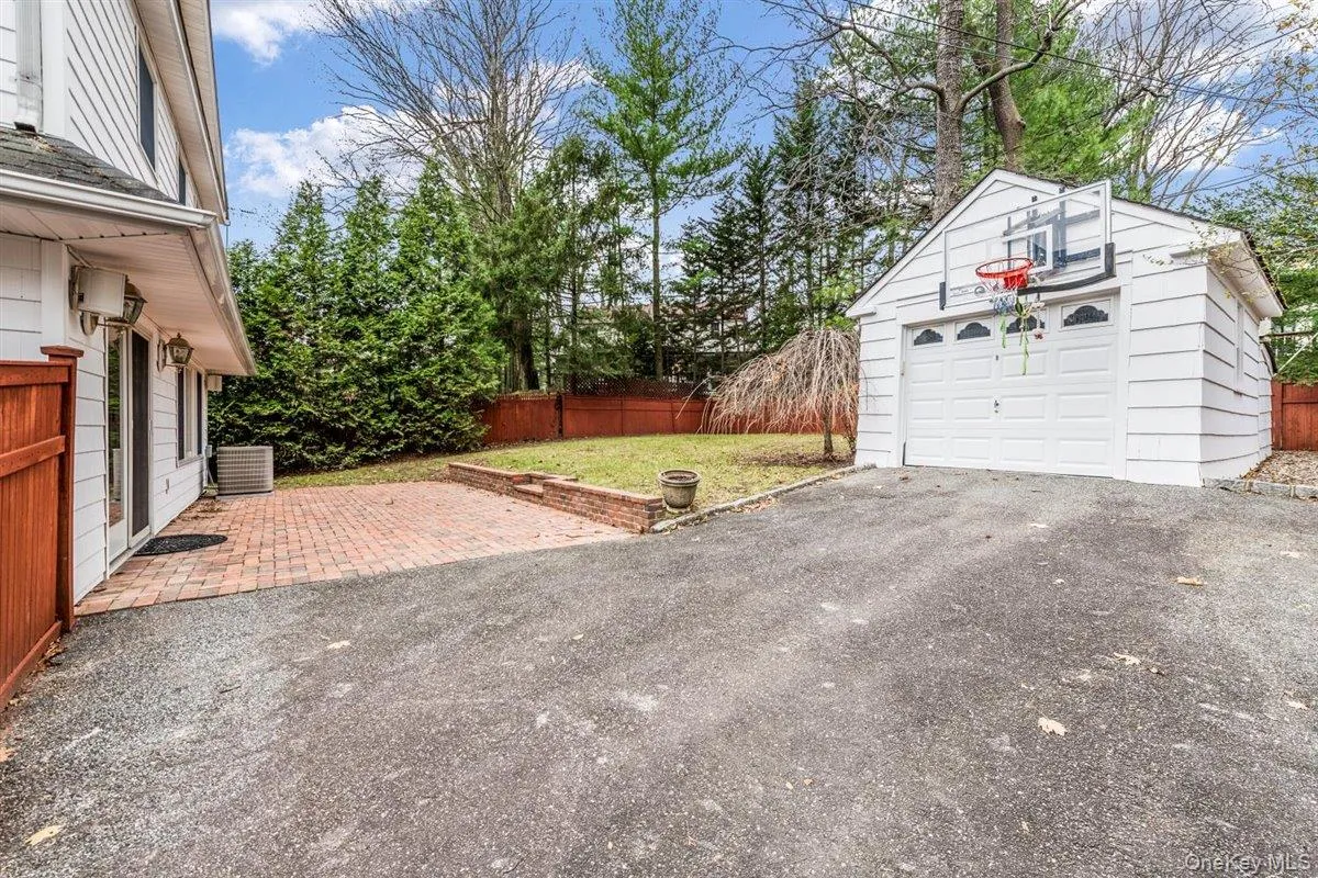 16 Lodge Road, North Hempstead, NY, 4 Bedrooms Bedrooms, 9 Rooms Rooms,3 BathroomsBathrooms,Residential Lease,For Rent,Lodge,0,1017397 16 Lodge Road, North Hempstead, NY, 4 Bedrooms Bedrooms, 9 Rooms Rooms,3 BathroomsBathrooms,Residential Lease,For Rent,Lodge,0,1017397
