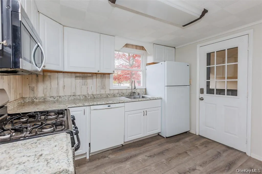 141 Wendy Drive, Brookhaven, NY, 2 Bedrooms Bedrooms, 4 Rooms Rooms,1 BathroomBathrooms,Residential,For Rent,Wendy,0,1017408 141 Wendy Drive, Brookhaven, NY, 2 Bedrooms Bedrooms, 4 Rooms Rooms,1 BathroomBathrooms,Residential,For Rent,Wendy,0,1017408