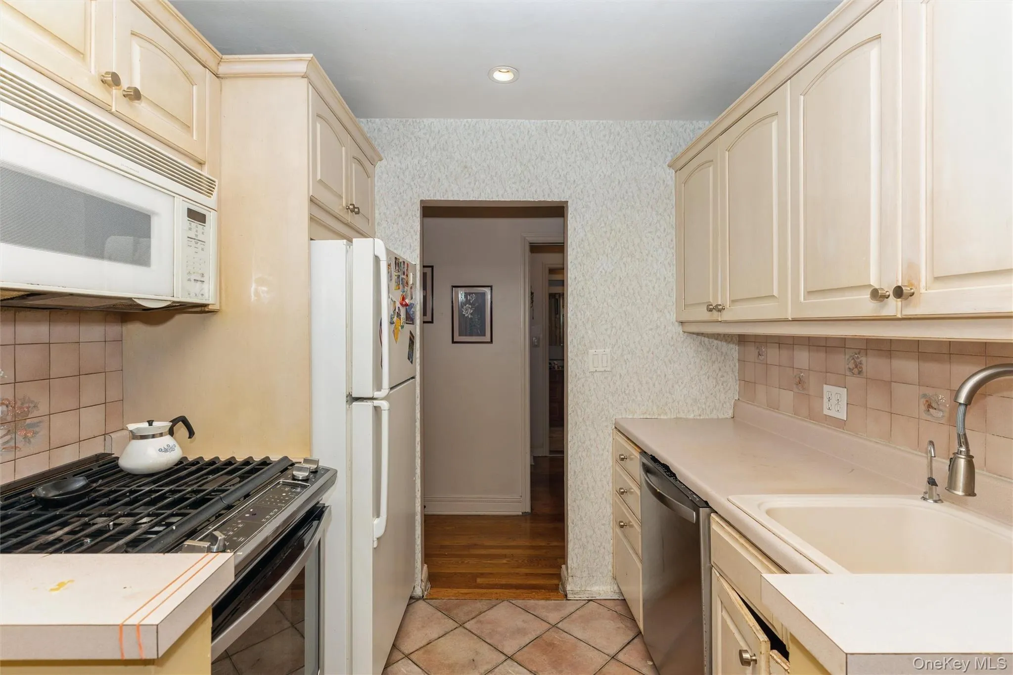 182-12 Horace Harding Expressway, New York, NY, 1 Bedroom Bedrooms, 4 Rooms Rooms,1 BathroomBathrooms,Residential,For Rent,Horace Harding Expressway,0,1017419 182-12 Horace Harding Expressway, New York, NY, 1 Bedroom Bedrooms, 4 Rooms Rooms,1 BathroomBathrooms,Residential,For Rent,Horace Harding Expressway,0,1017419