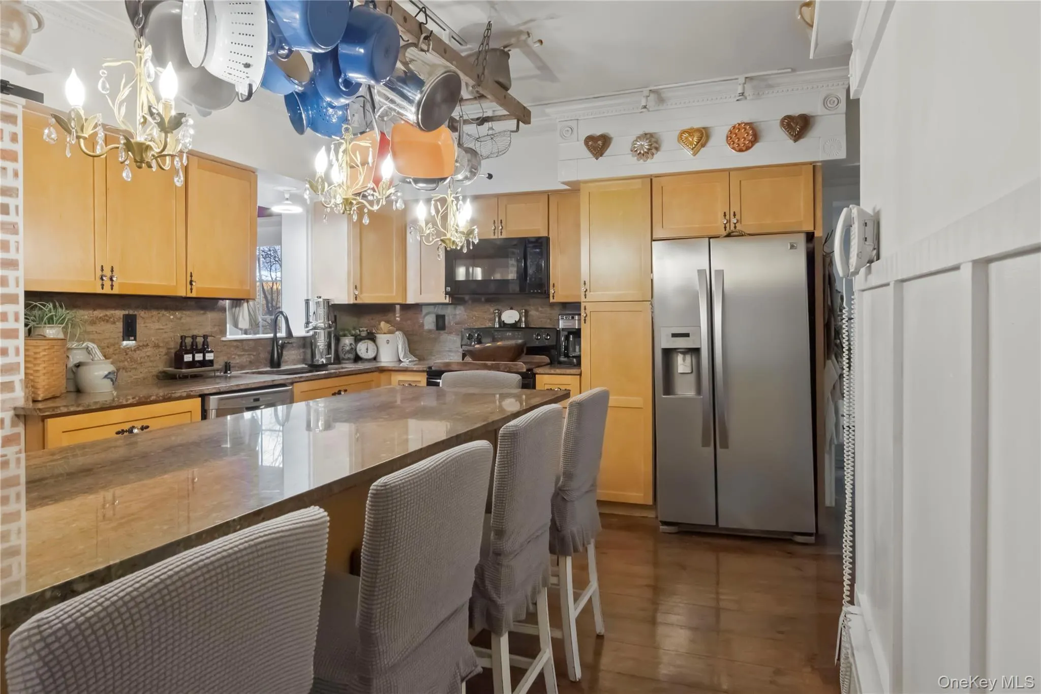 Beautiful Kitchen with granite counters and seating for 5 at the island Beautiful Kitchen with granite counters and seating for 5 at the island