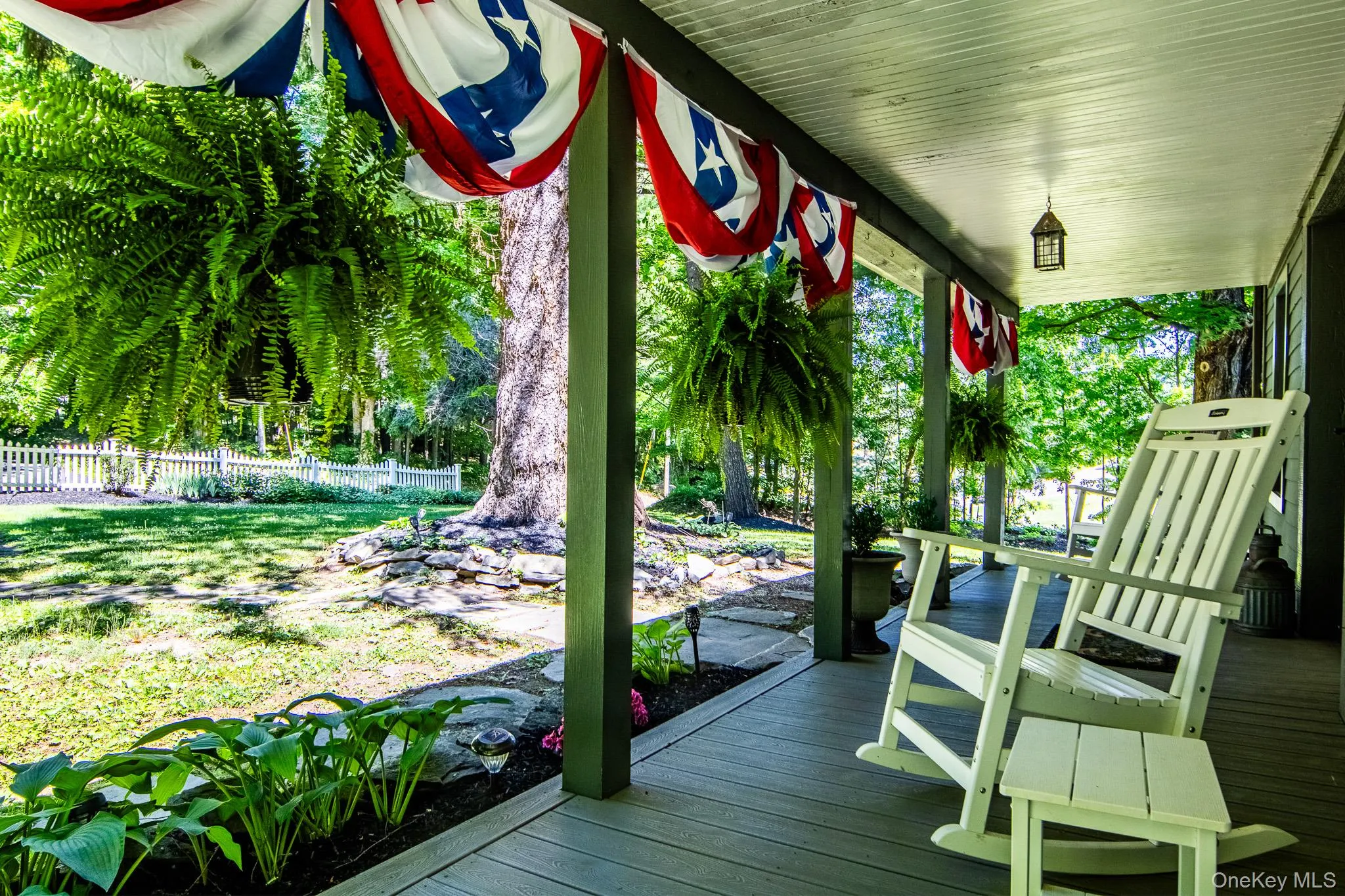 Front Porch perfect spot to sit and enjoy a beverage Front Porch perfect spot to sit and enjoy a beverage