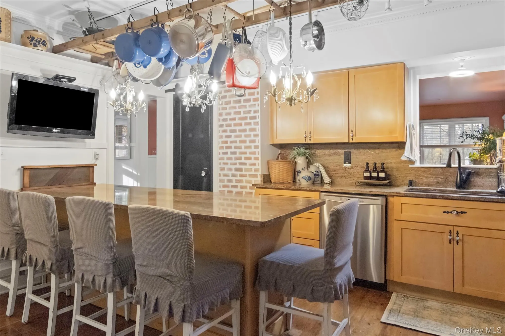 Beautiful Kitchen with granite counters and seating for 5 at the island Beautiful Kitchen with granite counters and seating for 5 at the island