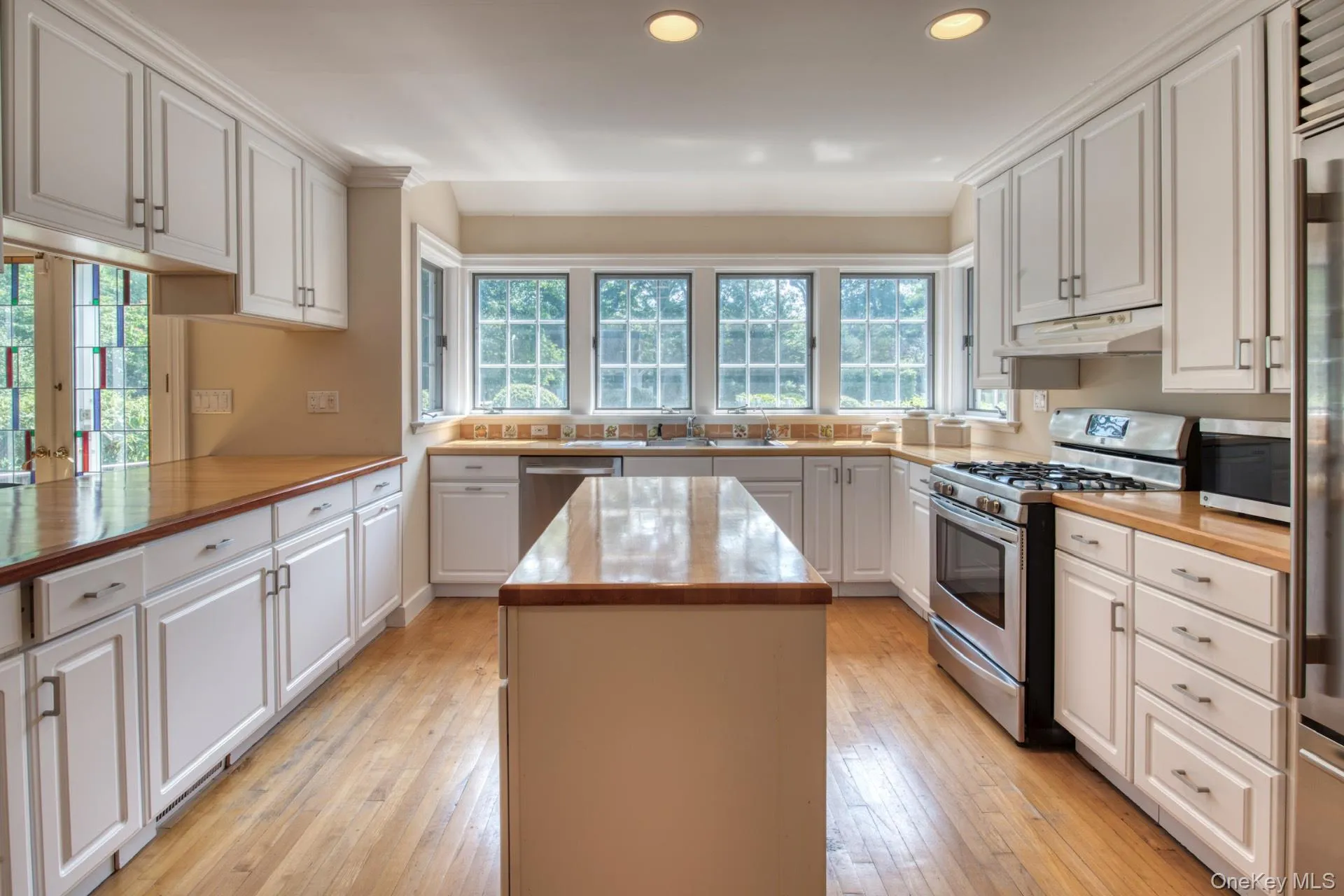 54 Palmer Terrace, Southampton, NY, 4 Bedrooms Bedrooms, 15 Rooms Rooms,3 BathroomsBathrooms,Residential,For Rent,Palmer,0,1017424 54 Palmer Terrace, Southampton, NY, 4 Bedrooms Bedrooms, 15 Rooms Rooms,3 BathroomsBathrooms,Residential,For Rent,Palmer,0,1017424