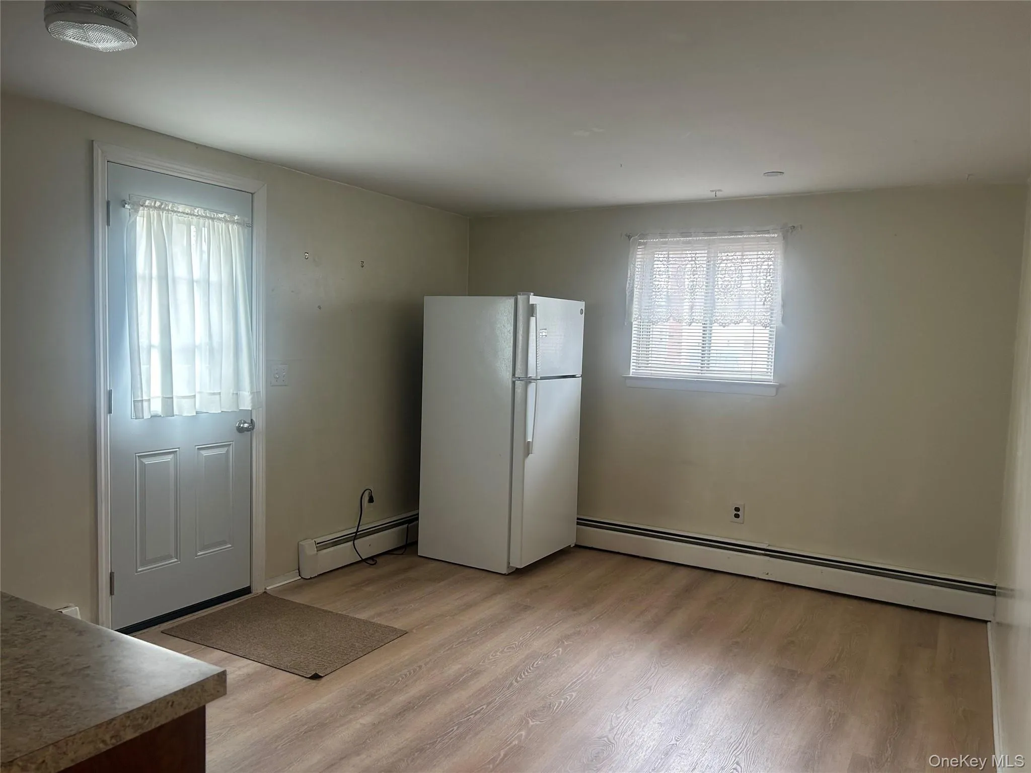 403 Hoffman Avenue, Babylon, NY, 1 Bedroom Bedrooms, 4 Rooms Rooms,1 BathroomBathrooms,Residential Lease,For Rent,Hoffman,0,1017427 403 Hoffman Avenue, Babylon, NY, 1 Bedroom Bedrooms, 4 Rooms Rooms,1 BathroomBathrooms,Residential Lease,For Rent,Hoffman,0,1017427