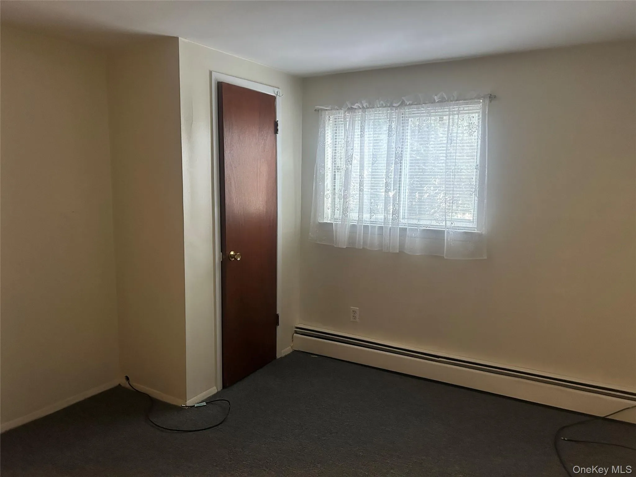 403 Hoffman Avenue, Babylon, NY, 1 Bedroom Bedrooms, 4 Rooms Rooms,1 BathroomBathrooms,Residential Lease,For Rent,Hoffman,0,1017427 403 Hoffman Avenue, Babylon, NY, 1 Bedroom Bedrooms, 4 Rooms Rooms,1 BathroomBathrooms,Residential Lease,For Rent,Hoffman,0,1017427