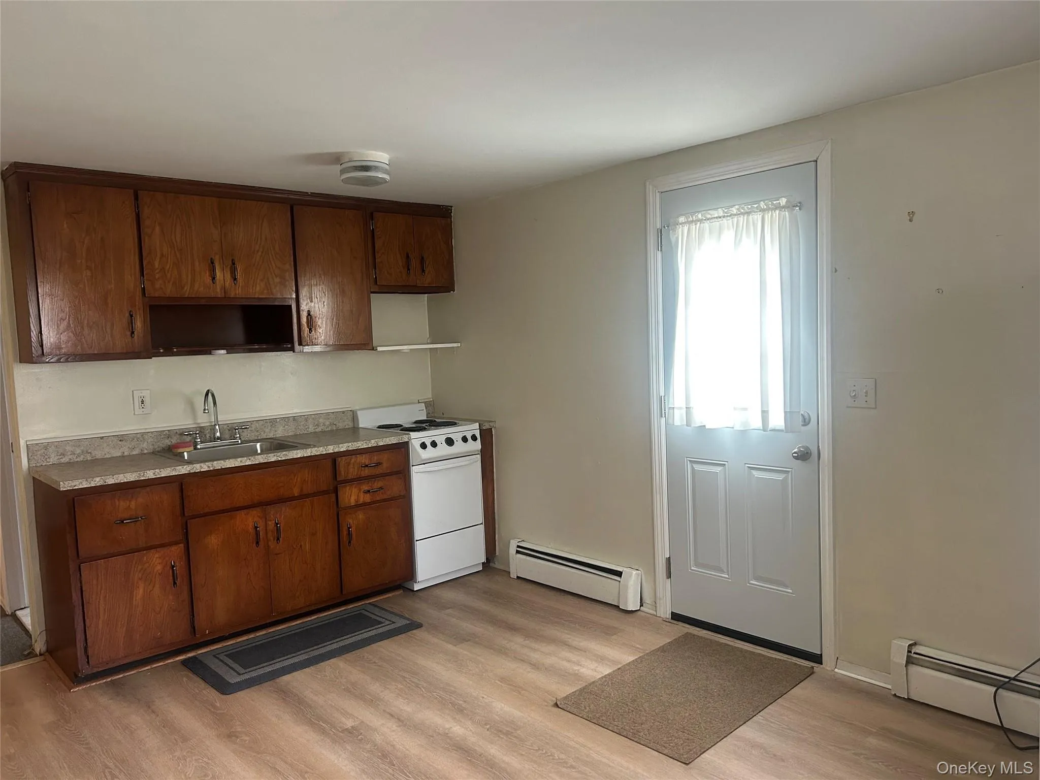 403 Hoffman Avenue, Babylon, NY, 1 Bedroom Bedrooms, 4 Rooms Rooms,1 BathroomBathrooms,Residential Lease,For Rent,Hoffman,0,1017427 403 Hoffman Avenue, Babylon, NY, 1 Bedroom Bedrooms, 4 Rooms Rooms,1 BathroomBathrooms,Residential Lease,For Rent,Hoffman,0,1017427
