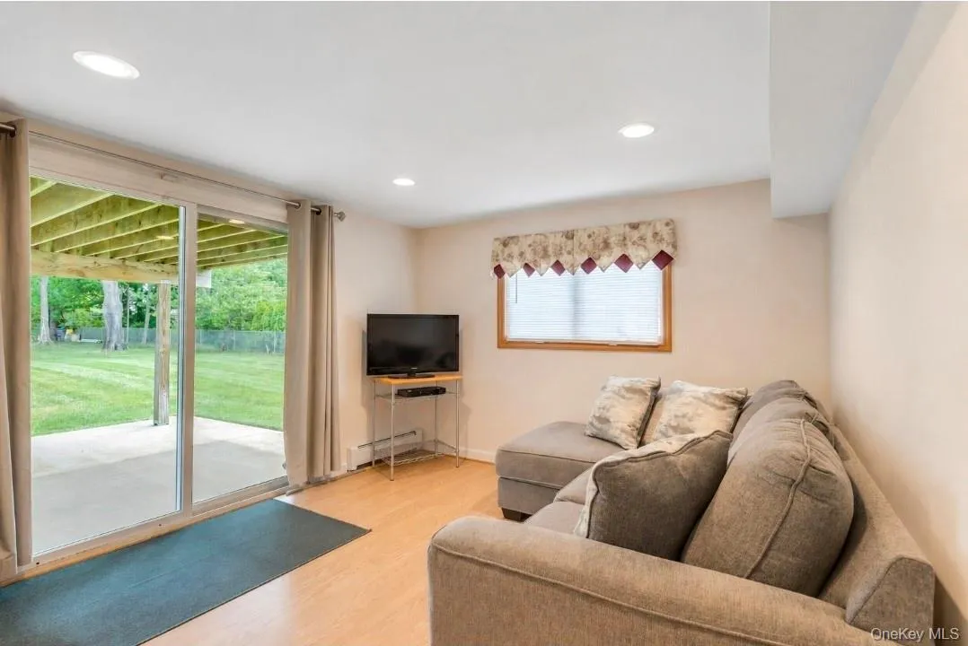 61 Yale Avenue, Islip, NY, 3 Bedrooms Bedrooms, 9 Rooms Rooms,2 BathroomsBathrooms,Residential,For Rent,Yale,0,KEY1017429 61 Yale Avenue, Islip, NY, 3 Bedrooms Bedrooms, 9 Rooms Rooms,2 BathroomsBathrooms,Residential,For Rent,Yale,0,KEY1017429