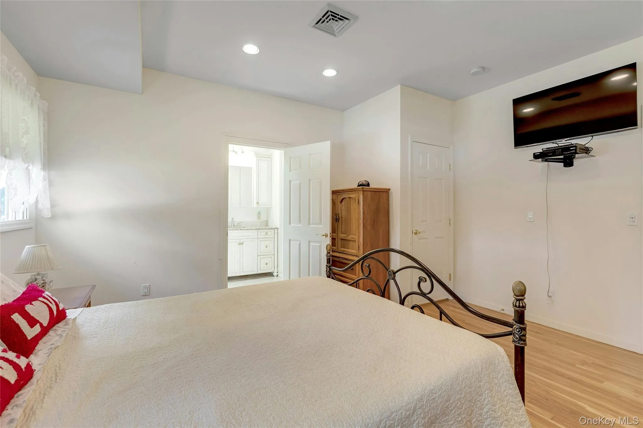 61 Yale Avenue, Islip, NY, 3 Bedrooms Bedrooms, 9 Rooms Rooms,2 BathroomsBathrooms,Residential,For Rent,Yale,0,KEY1017429 61 Yale Avenue, Islip, NY, 3 Bedrooms Bedrooms, 9 Rooms Rooms,2 BathroomsBathrooms,Residential,For Rent,Yale,0,KEY1017429