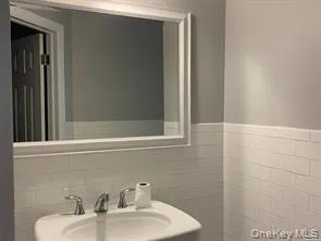 1st Floor Bathroom 1st Floor Bathroom