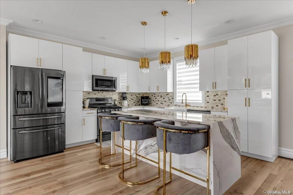 102 Kate Drive, North Hempstead, NY, 4 Bedrooms Bedrooms, 8 Rooms Rooms,3 BathroomsBathrooms,Residential,For Rent,Kate,0,KEY1017445 102 Kate Drive, North Hempstead, NY, 4 Bedrooms Bedrooms, 8 Rooms Rooms,3 BathroomsBathrooms,Residential,For Rent,Kate,0,KEY1017445