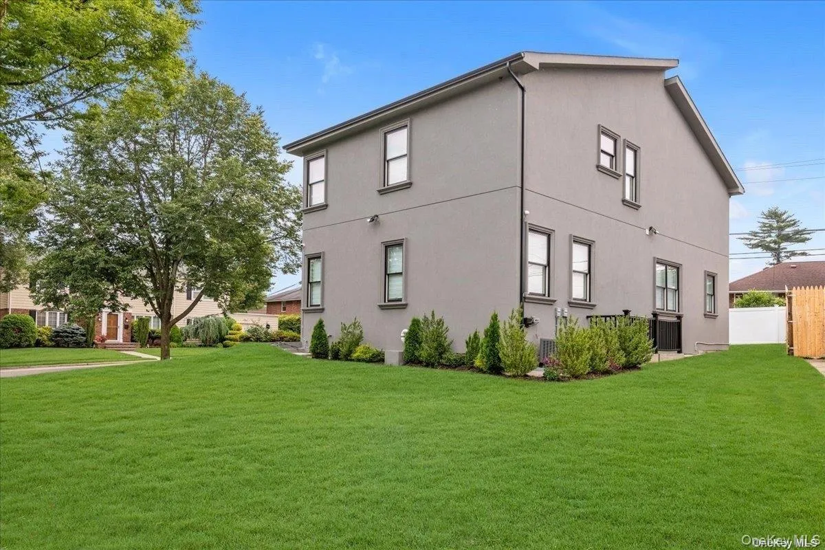 102 Kate Drive, North Hempstead, NY, 4 Bedrooms Bedrooms, 8 Rooms Rooms,3 BathroomsBathrooms,Residential,For Rent,Kate,0,KEY1017445 102 Kate Drive, North Hempstead, NY, 4 Bedrooms Bedrooms, 8 Rooms Rooms,3 BathroomsBathrooms,Residential,For Rent,Kate,0,KEY1017445