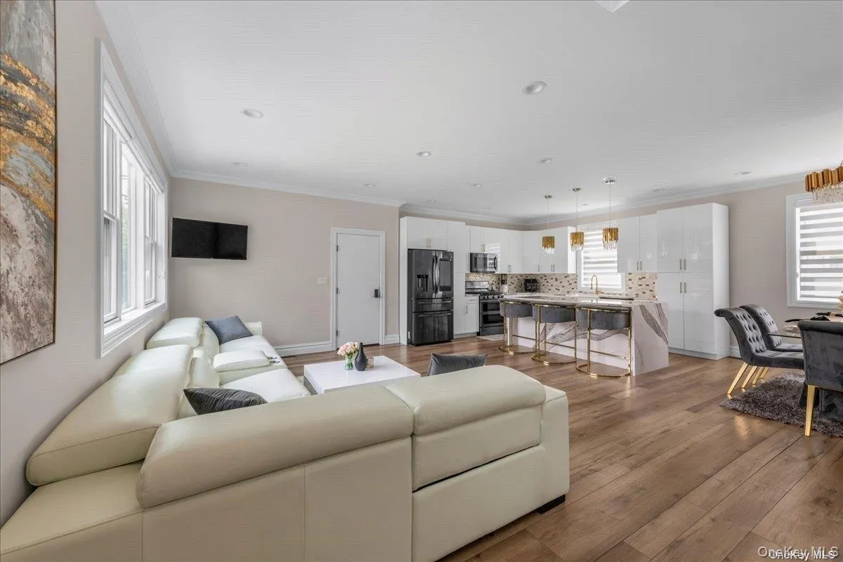 102 Kate Drive, North Hempstead, NY, 4 Bedrooms Bedrooms, 8 Rooms Rooms,3 BathroomsBathrooms,Residential,For Rent,Kate,0,KEY1017445 102 Kate Drive, North Hempstead, NY, 4 Bedrooms Bedrooms, 8 Rooms Rooms,3 BathroomsBathrooms,Residential,For Rent,Kate,0,KEY1017445