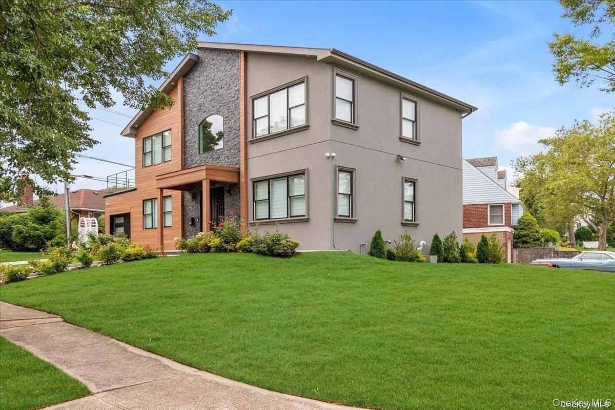 102 Kate Drive, North Hempstead, NY, 4 Bedrooms Bedrooms, 8 Rooms Rooms,3 BathroomsBathrooms,Residential,For Rent,Kate,0,KEY1017445 102 Kate Drive, North Hempstead, NY, 4 Bedrooms Bedrooms, 8 Rooms Rooms,3 BathroomsBathrooms,Residential,For Rent,Kate,0,KEY1017445