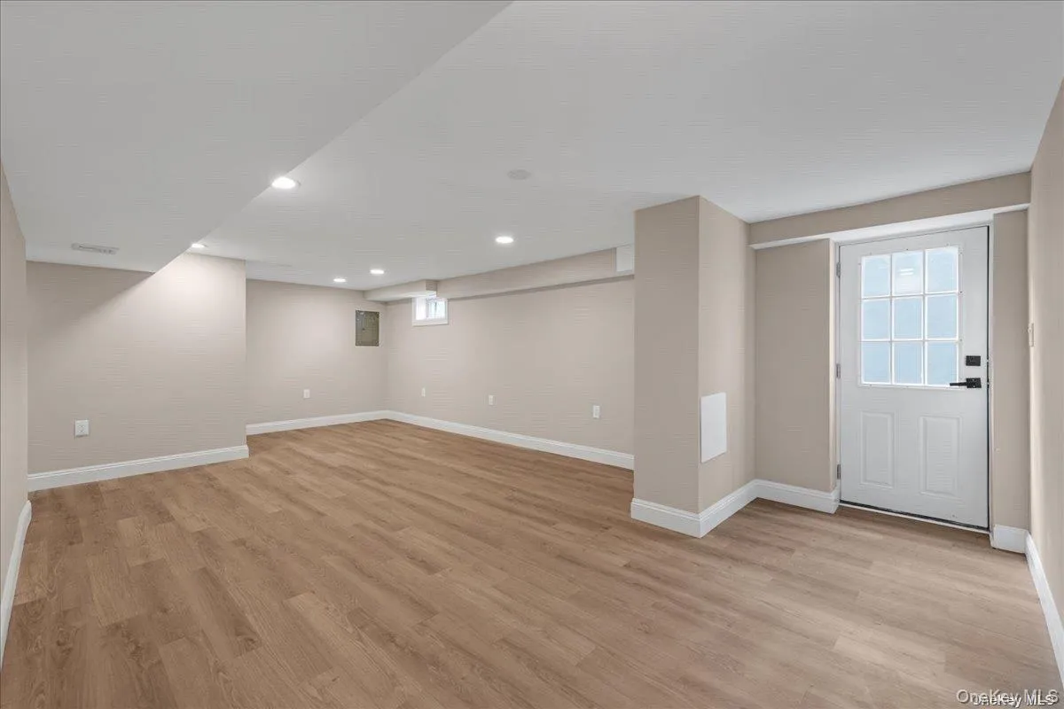 102 Kate Drive, North Hempstead, NY, 4 Bedrooms Bedrooms, 8 Rooms Rooms,3 BathroomsBathrooms,Residential,For Rent,Kate,0,KEY1017445 102 Kate Drive, North Hempstead, NY, 4 Bedrooms Bedrooms, 8 Rooms Rooms,3 BathroomsBathrooms,Residential,For Rent,Kate,0,KEY1017445