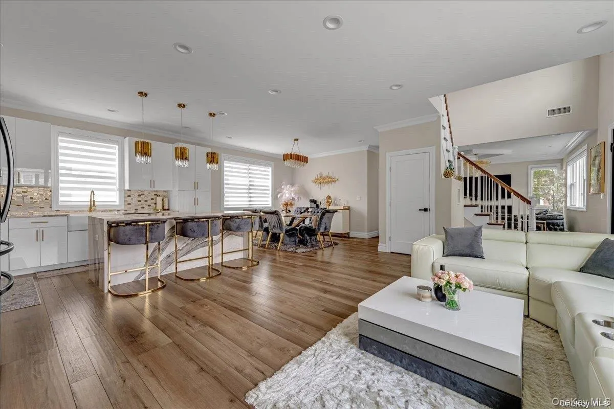 102 Kate Drive, North Hempstead, NY, 4 Bedrooms Bedrooms, 8 Rooms Rooms,3 BathroomsBathrooms,Residential,For Rent,Kate,0,KEY1017445 102 Kate Drive, North Hempstead, NY, 4 Bedrooms Bedrooms, 8 Rooms Rooms,3 BathroomsBathrooms,Residential,For Rent,Kate,0,KEY1017445