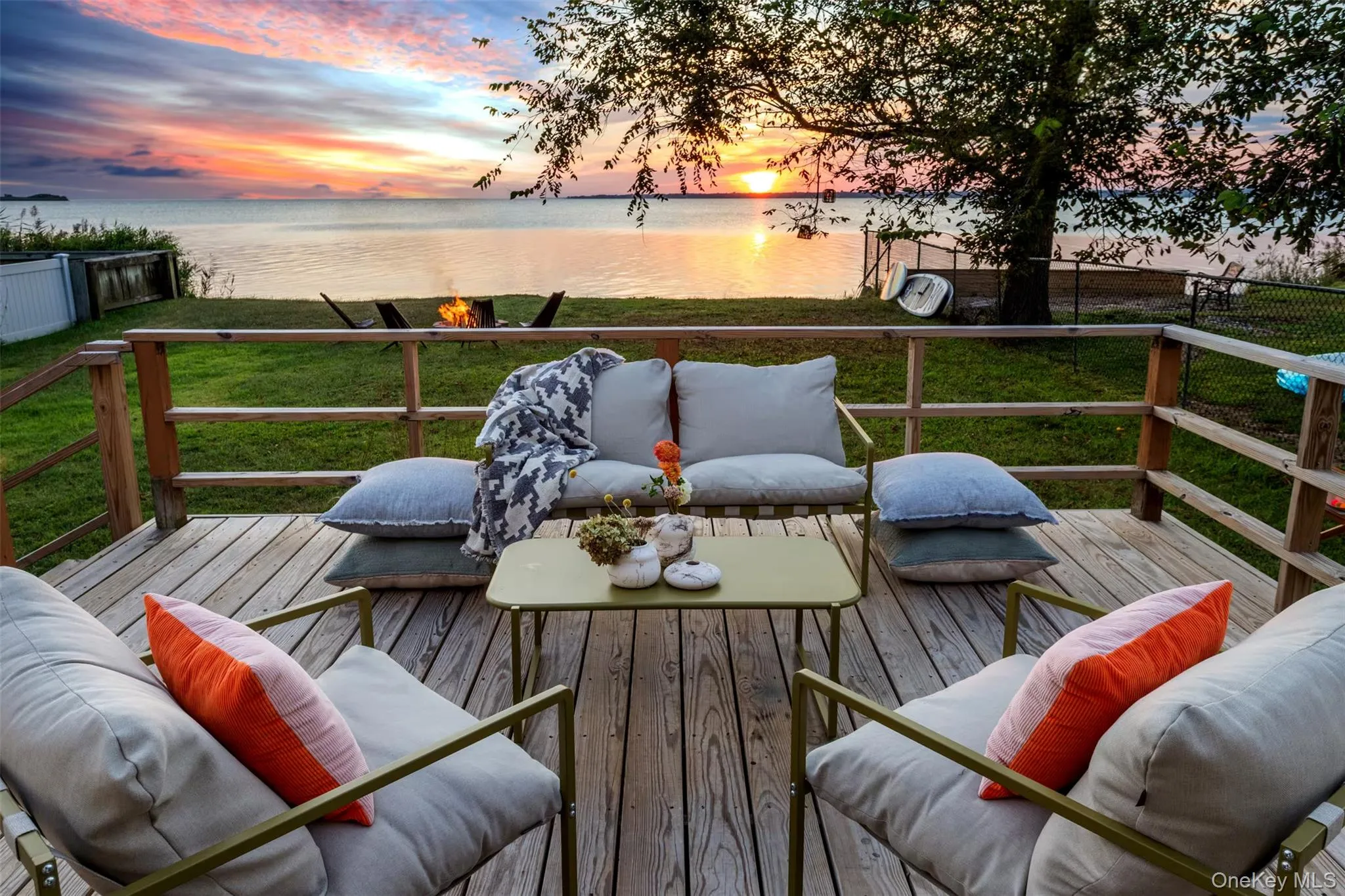 Enjoy brilliant sunsets on this west facing deck. Enjoy brilliant sunsets on this west facing deck.