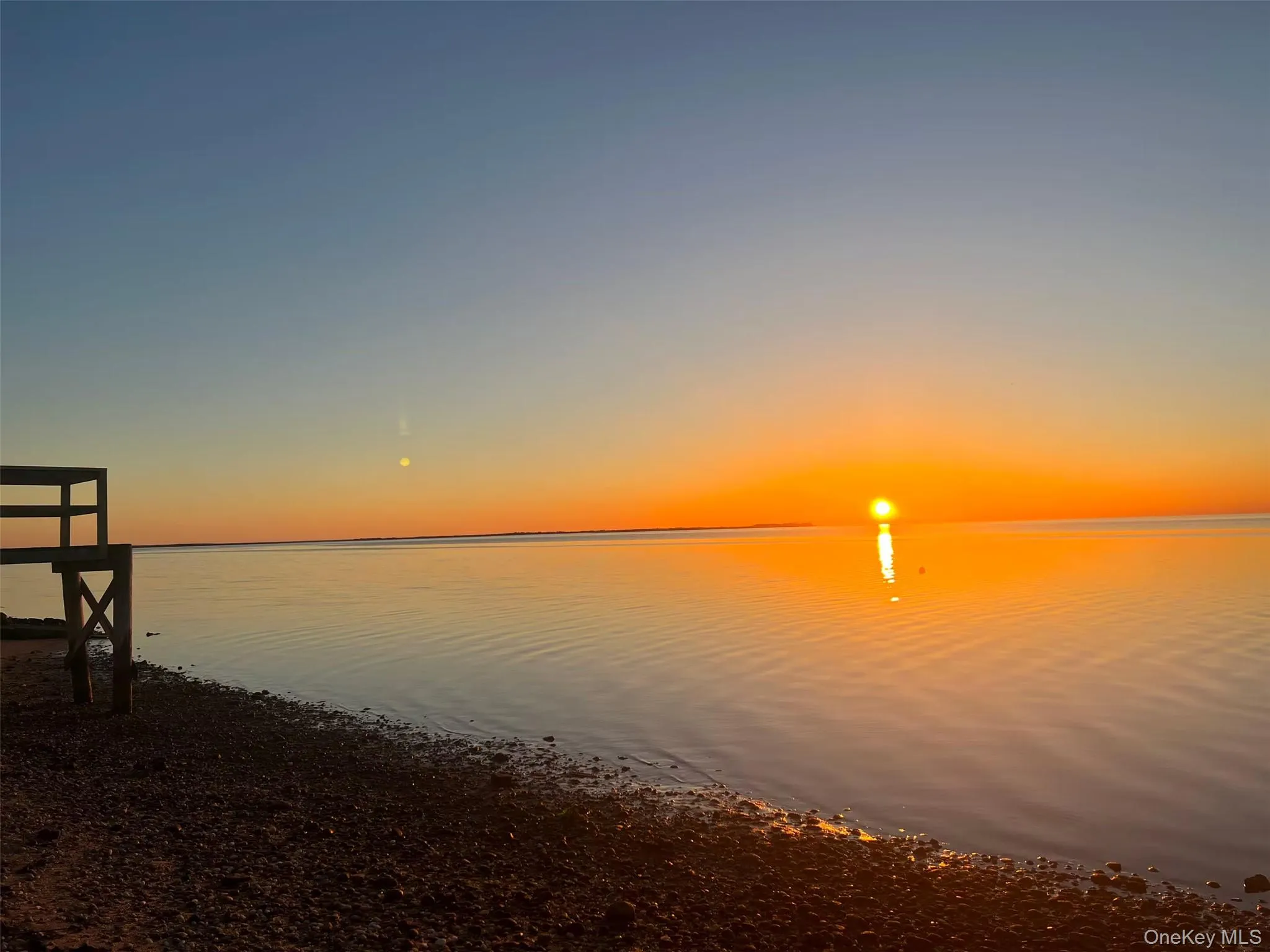 Sunsets where the ocean meets the shore Sunsets where the ocean meets the shore