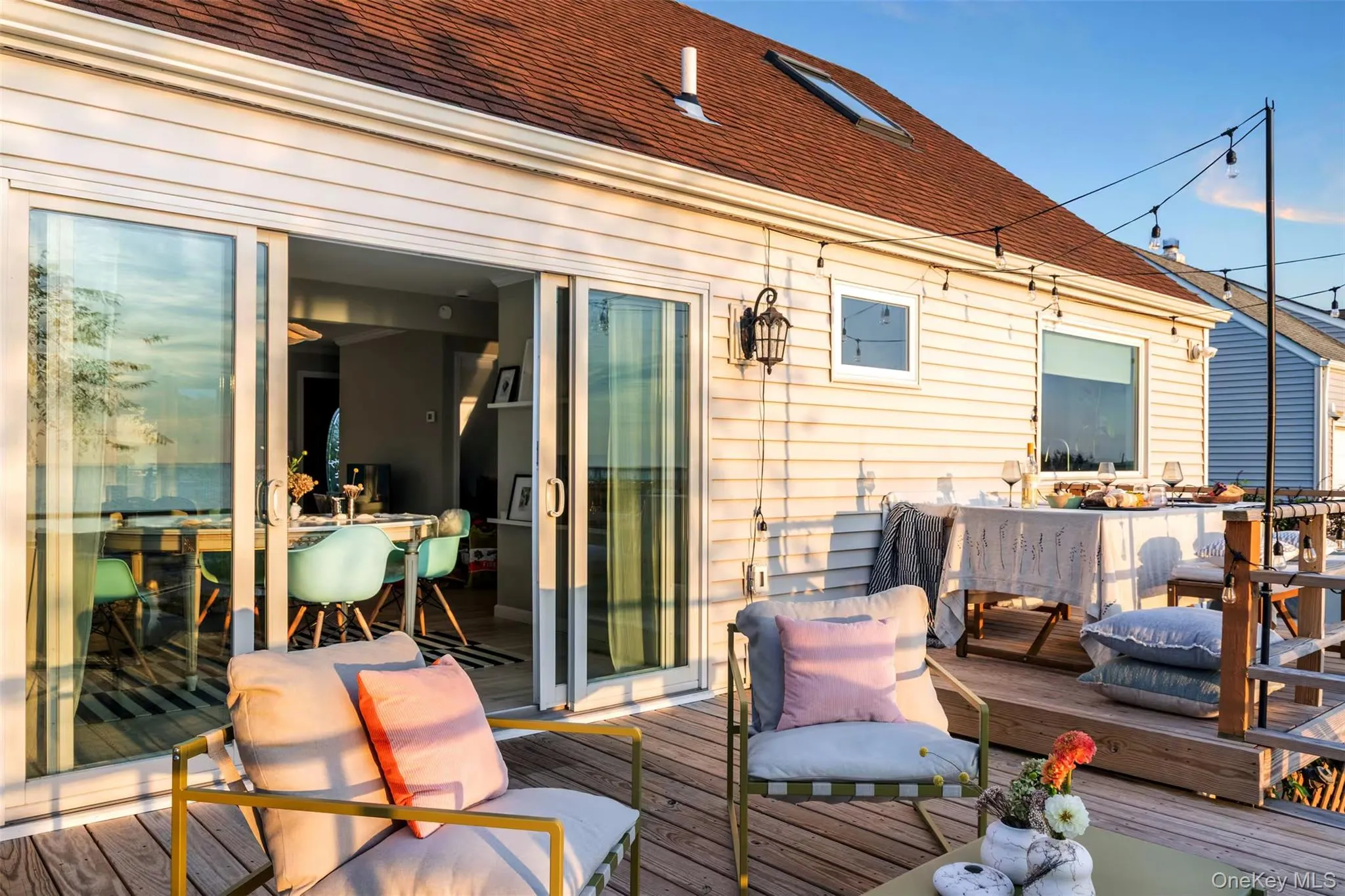 Sun drenched outdoor living space with ALL day sunlight. Sun drenched outdoor living space with ALL day sunlight.