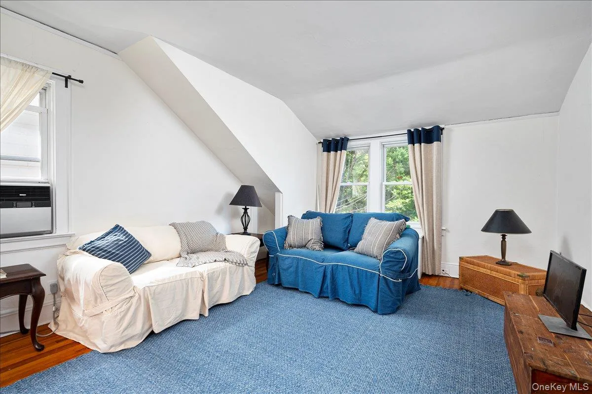 11 Cherry Avenue, Mamaroneck, NY, 2 Bedrooms Bedrooms, 5 Rooms Rooms,1 BathroomBathrooms,Residential Lease,For Rent,Cherry,0,KEY1017448 11 Cherry Avenue, Mamaroneck, NY, 2 Bedrooms Bedrooms, 5 Rooms Rooms,1 BathroomBathrooms,Residential Lease,For Rent,Cherry,0,KEY1017448