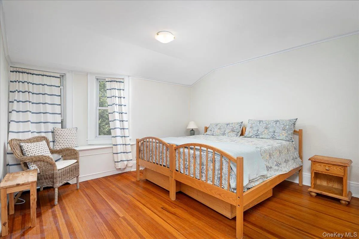 11 Cherry Avenue, Mamaroneck, NY, 2 Bedrooms Bedrooms, 5 Rooms Rooms,1 BathroomBathrooms,Residential Lease,For Rent,Cherry,0,KEY1017448 11 Cherry Avenue, Mamaroneck, NY, 2 Bedrooms Bedrooms, 5 Rooms Rooms,1 BathroomBathrooms,Residential Lease,For Rent,Cherry,0,KEY1017448
