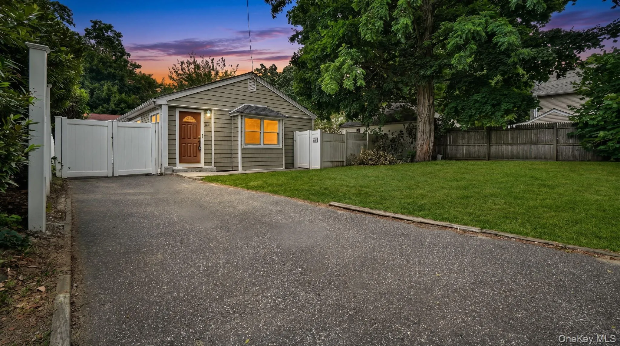 185 17th Street, Huntington, NY, 2 Bedrooms Bedrooms, 7 Rooms Rooms,3 BathroomsBathrooms,Residential,For Rent,17th,0,1017452 185 17th Street, Huntington, NY, 2 Bedrooms Bedrooms, 7 Rooms Rooms,3 BathroomsBathrooms,Residential,For Rent,17th,0,1017452