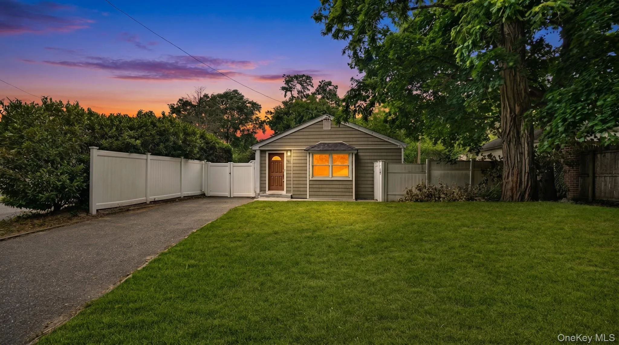 185 17th Street, Huntington, NY, 2 Bedrooms Bedrooms, 7 Rooms Rooms,3 BathroomsBathrooms,Residential,For Rent,17th,0,1017452 185 17th Street, Huntington, NY, 2 Bedrooms Bedrooms, 7 Rooms Rooms,3 BathroomsBathrooms,Residential,For Rent,17th,0,1017452