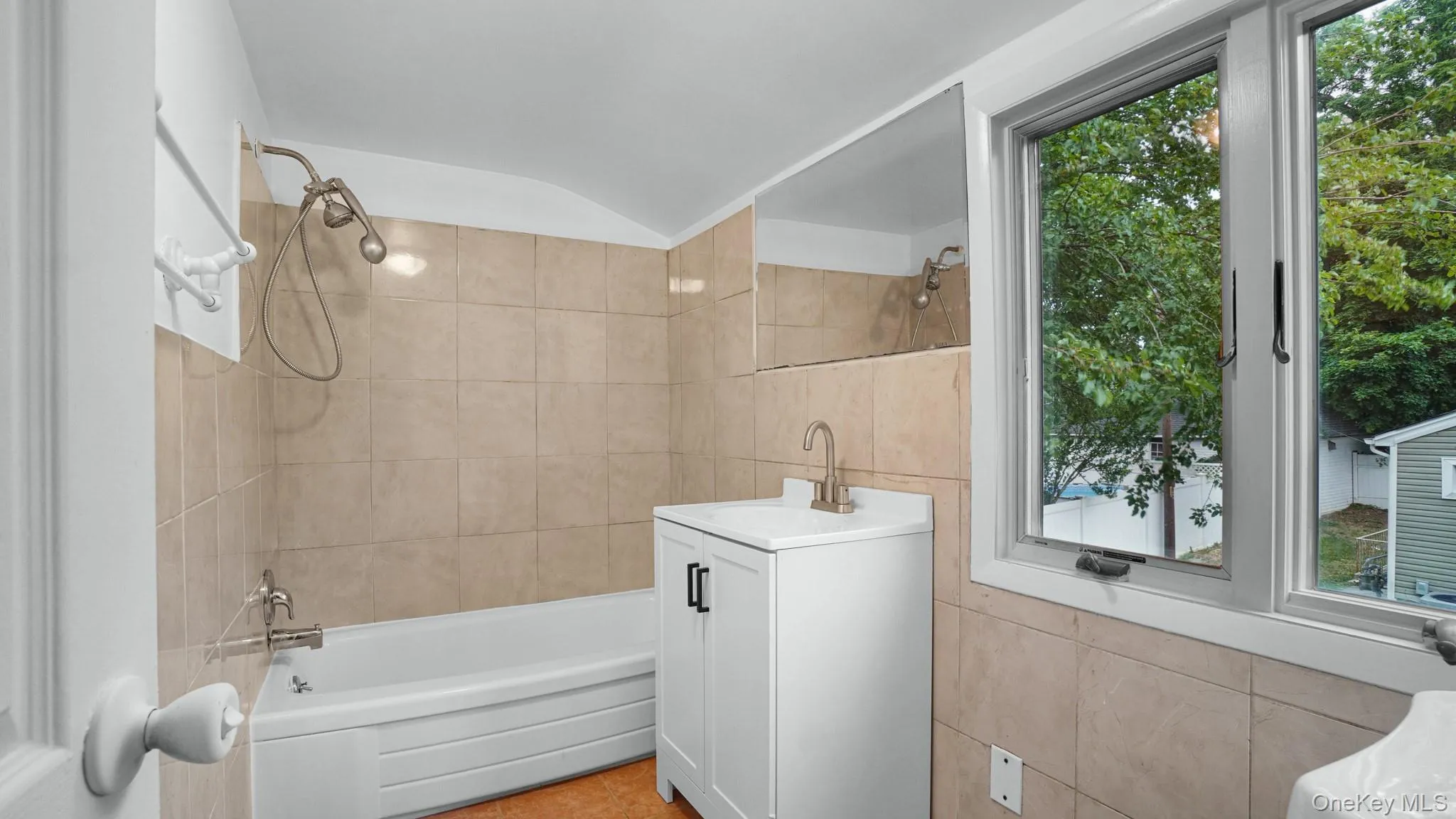 185 17th Street, Huntington, NY, 2 Bedrooms Bedrooms, 7 Rooms Rooms,3 BathroomsBathrooms,Residential,For Rent,17th,0,1017452 185 17th Street, Huntington, NY, 2 Bedrooms Bedrooms, 7 Rooms Rooms,3 BathroomsBathrooms,Residential,For Rent,17th,0,1017452