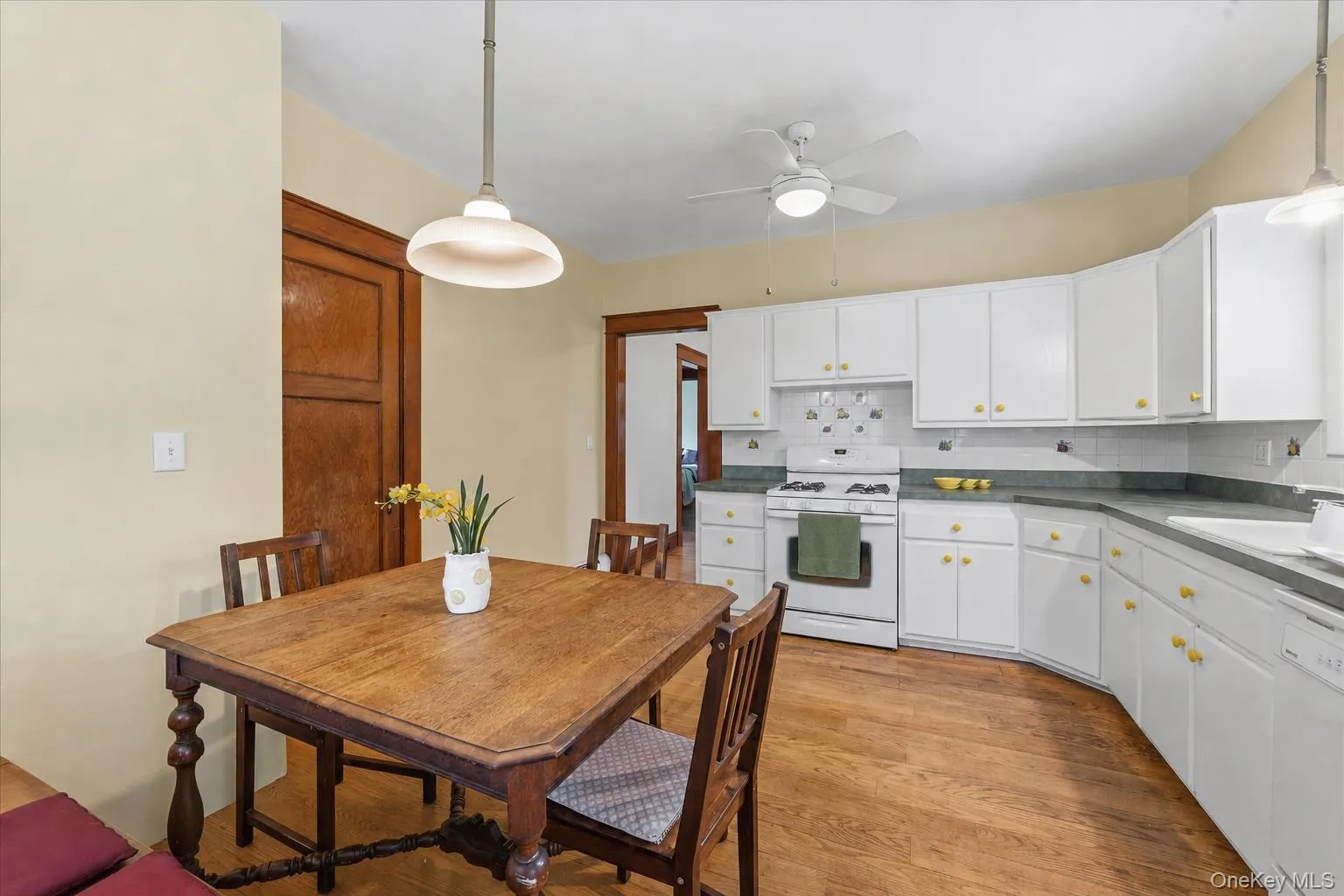 71 Stephens Road, Orangetown, NY, 3 Bedrooms Bedrooms, 6 Rooms Rooms,2 BathroomsBathrooms,Residential,For Rent,Stephens,0,1017472 71 Stephens Road, Orangetown, NY, 3 Bedrooms Bedrooms, 6 Rooms Rooms,2 BathroomsBathrooms,Residential,For Rent,Stephens,0,1017472