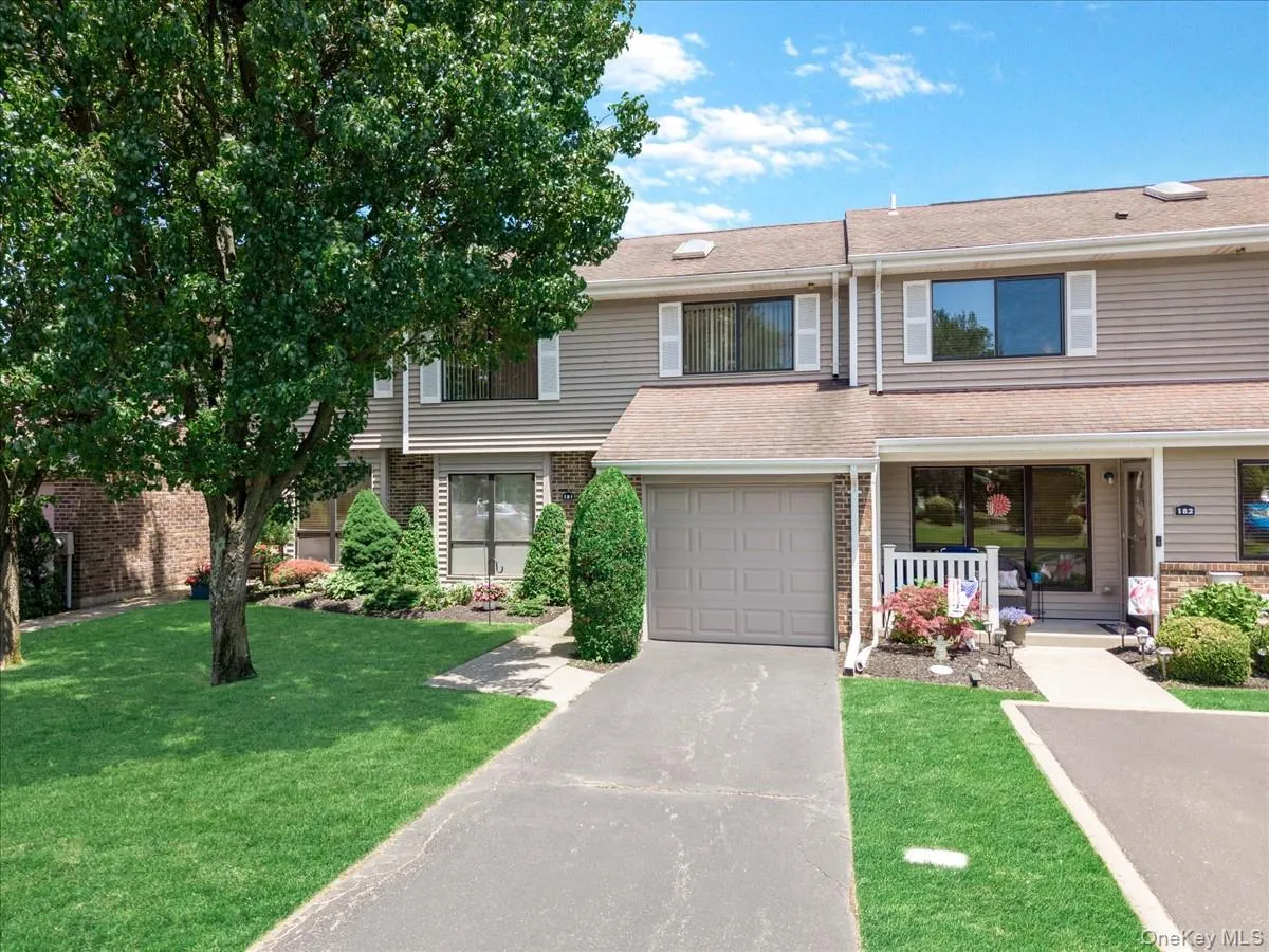 181 North Lane, Smithtown, NY, 2 Bedrooms Bedrooms, 7 Rooms Rooms,2 BathroomsBathrooms,Residential,For Rent,North,0,KEY1017473 181 North Lane, Smithtown, NY, 2 Bedrooms Bedrooms, 7 Rooms Rooms,2 BathroomsBathrooms,Residential,For Rent,North,0,KEY1017473