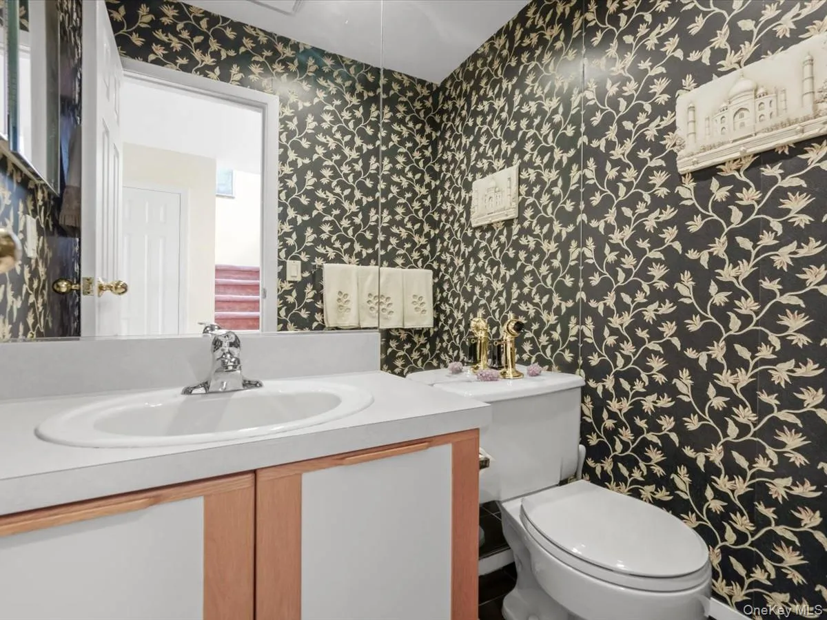 181 North Lane, Smithtown, NY, 2 Bedrooms Bedrooms, 7 Rooms Rooms,2 BathroomsBathrooms,Residential,For Rent,North,0,KEY1017473 181 North Lane, Smithtown, NY, 2 Bedrooms Bedrooms, 7 Rooms Rooms,2 BathroomsBathrooms,Residential,For Rent,North,0,KEY1017473